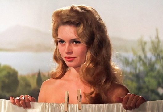 A Bůh... stvořil ženu