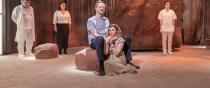 Poničený Houellebecq či nebinární Kniha krve