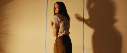 ČT art.cz: Film Backrooms láká na labyrint děsivých chodeb