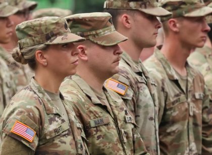 Pentagon přijal anonymní dar na výplaty vojáků