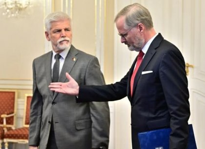 Vláda schválila svou demisi