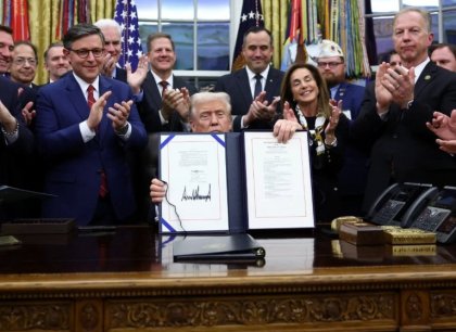 Trump podepsal obnovení financování vlády