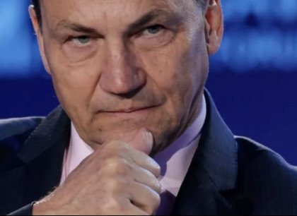Sikorski hrozí po sabotáži na železnici „nediplomatickou“ odpovědí