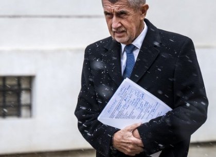 Babiš přinesl na Hrad nominace na ministry