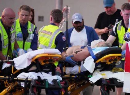 Při útoku na pláži v Sydney zemřelo jedenáct lidí