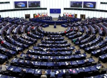 Europoslanci schválili postupný zákaz dovozu ruského plynu