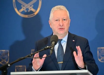 SPD neuvažuje o výměně ministra obrany kvůli výrokům o F-35 či Ukrajině