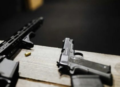 Prodejci zbraní nahlásili devět podezřelých pokusů o nákup