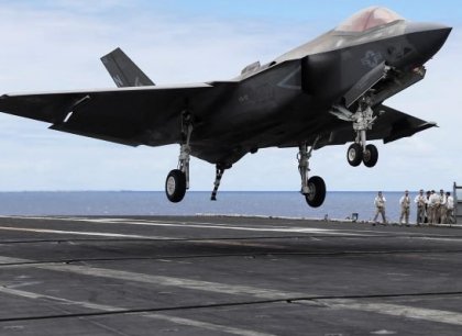 Nákup a provoz F-35 projdou koaličním auditem