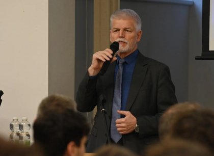 Trumpův styl je jako arabský bazar, míní Pavel