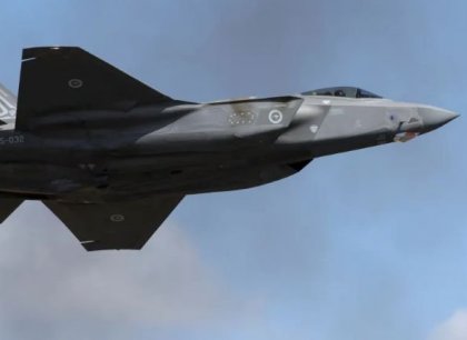 Nákup stíhaček F-35 musí pokračovat, řekl Babiš