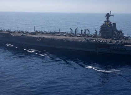 AFP: USA přesouvají k Íránu velký počet lodí i bojových letounů