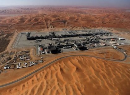 Trumpova slova o brzkém konci války srážejí ceny ropy