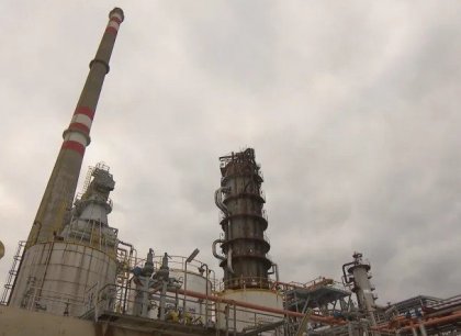 Stát půjčí rafineriím ropu z rezerv