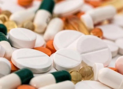 Trump zavádí nová cla na léky