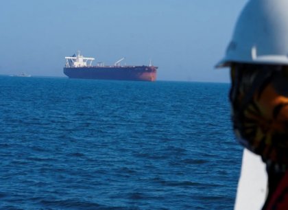 Írán znovu uzavřel Hormuzský průliv