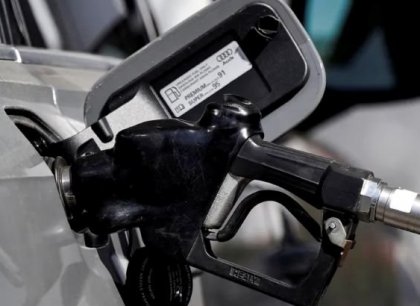 Paliva v úterý opět zlevní