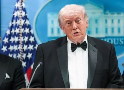 Trump byl evakuován z galavečeře s novináři poté, co se v budově střílelo