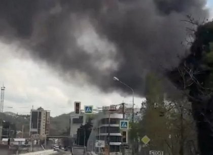 Rafinerie v ruském Tuapse po ukrajinském úderu opět hoří