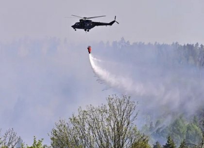 V Českém Švýcarsku hoří druhým dnem
