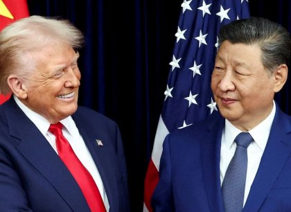Trump přiletěl do Pekingu