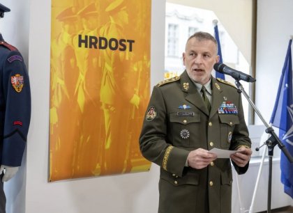 Vláda navrhla na náčelníka generálního štábu Hlaváče