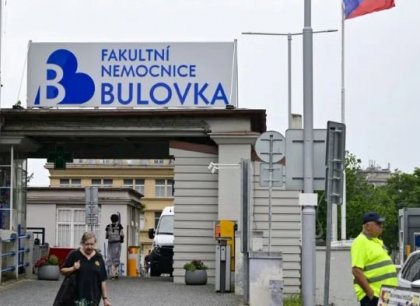 Muž s podezřením na ebolu mířící do Česka je bez příznaků
