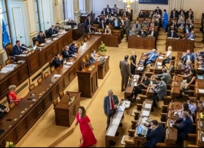 Sněmovna schválila zákon o státních zaměstnancích