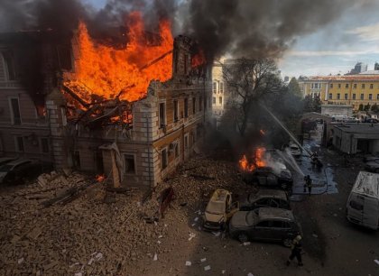 Rusové zasáhli budovu Národní akademie věd v Kyjevě