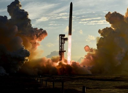 Loď Starship se z oběžné dráhy vrátila na Zemi