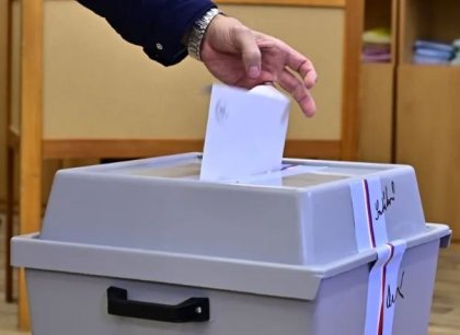 Začaly volby do zastupitelstev obcí a Senátu