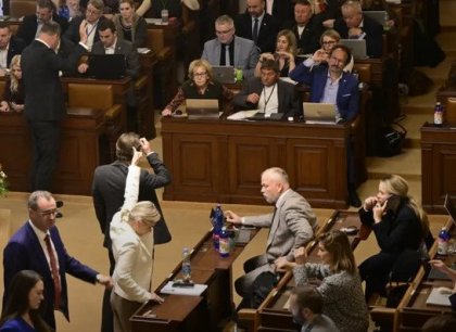 Sněmovna přehlasovala prezidentské veto