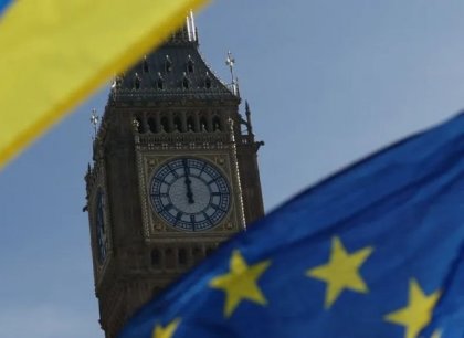 Deset let po referendu Británie znovu hledá cestu k EU