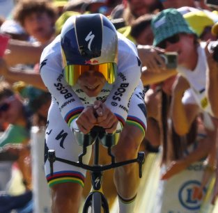 Evenepoel porazil v časovce i Pogačara