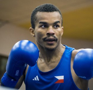 Český boxer Soquessa zahájil ME výhrou